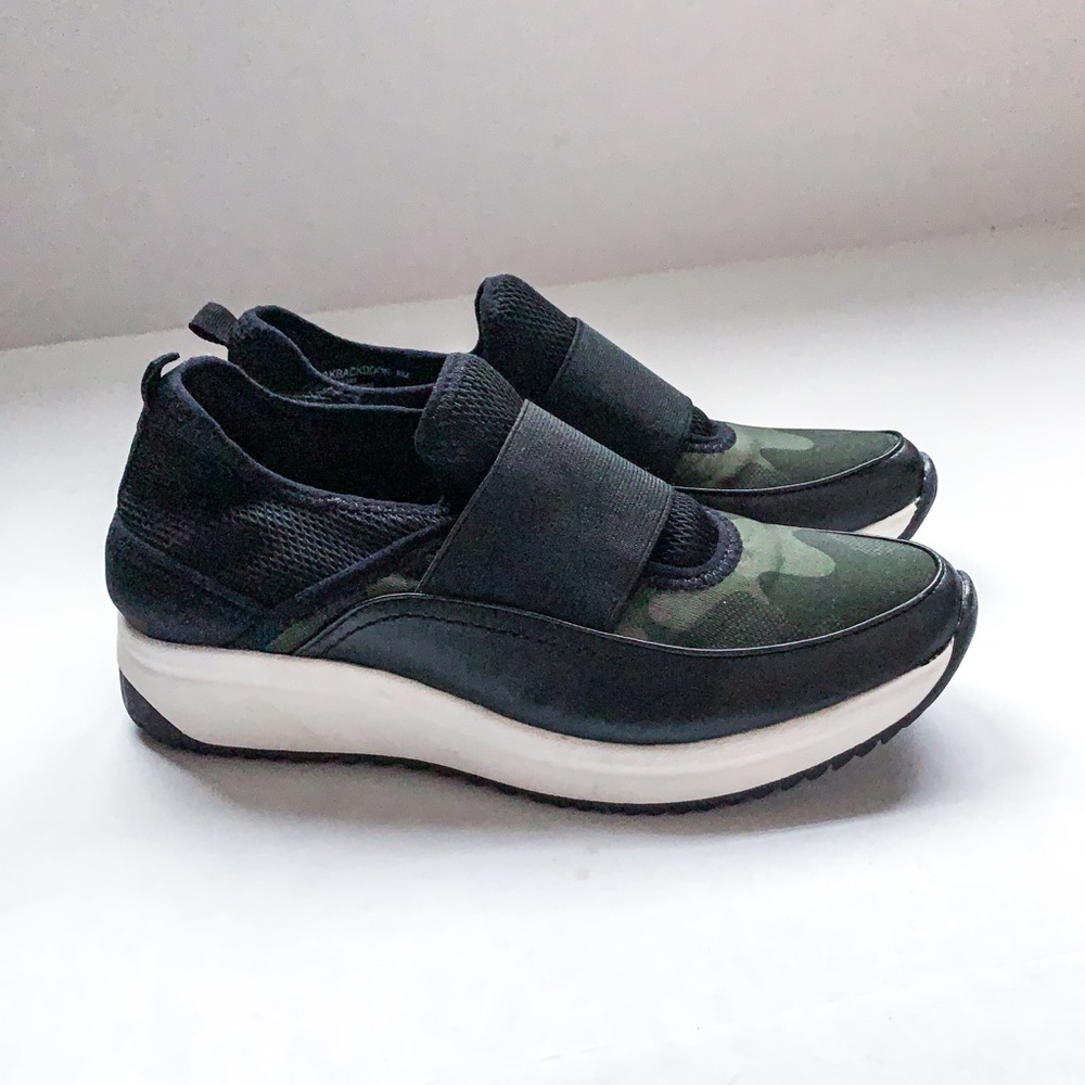 Anne Klein sport backdoor camo size 8